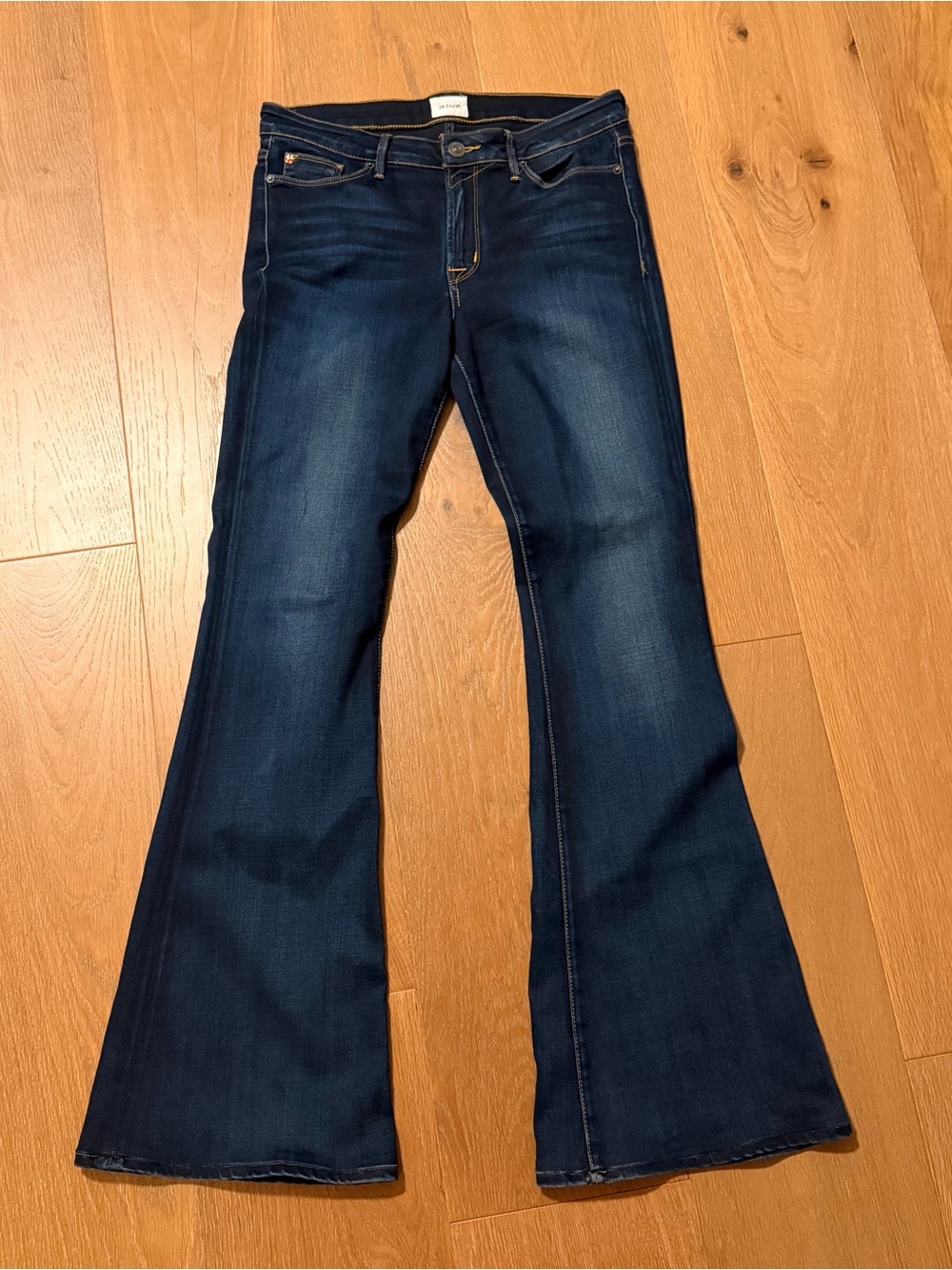 Hudson Jeans “Mia” 5 Pocket Midrise Flare in “Oracle” color